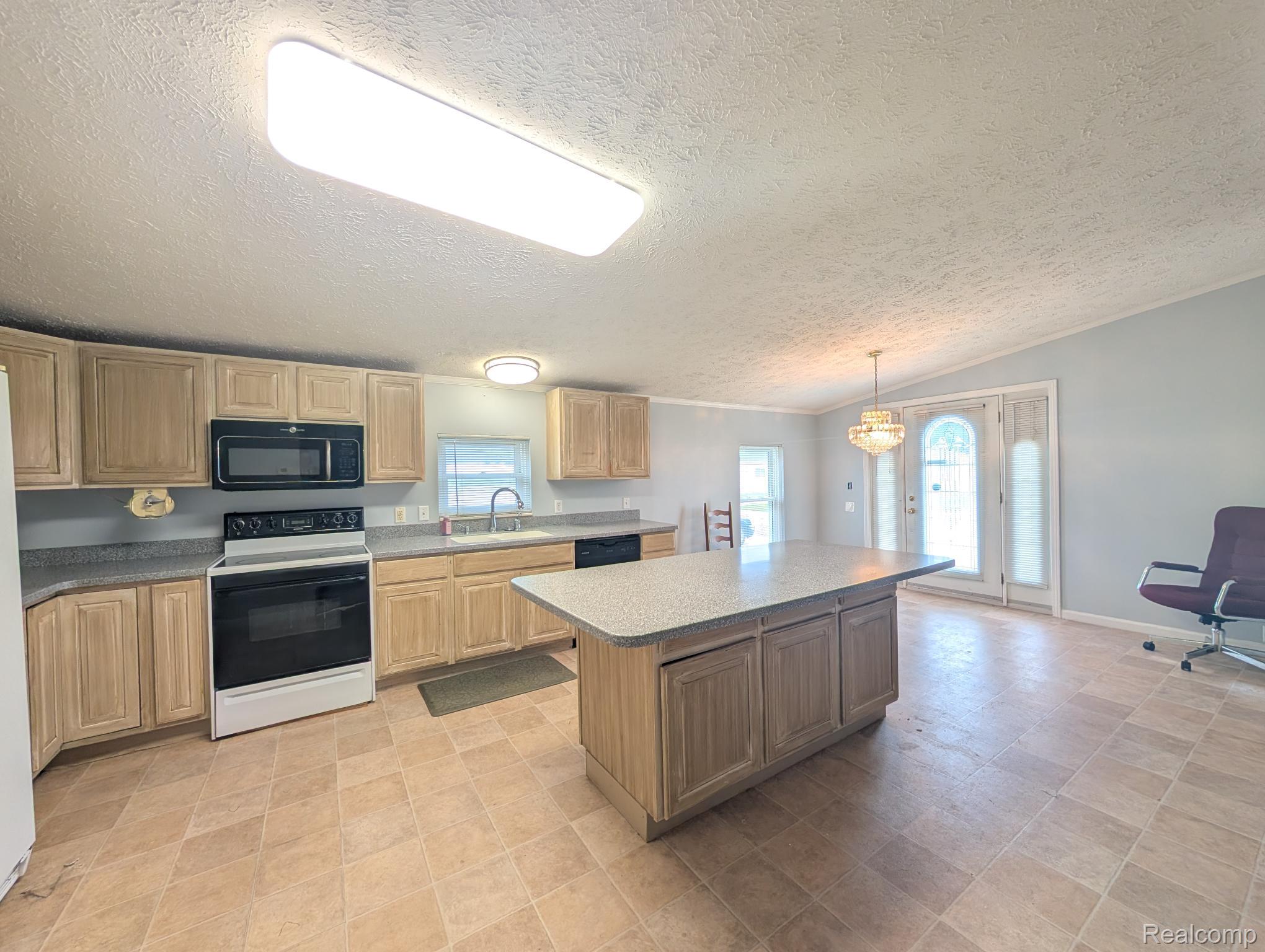 9 Brookfield Property Photo 6