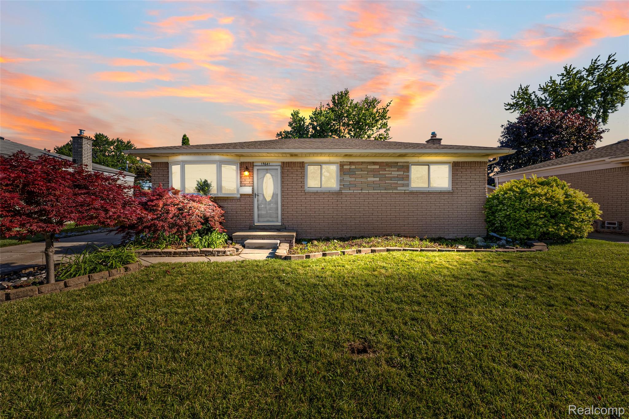 15641 Common Road Property Photo 1