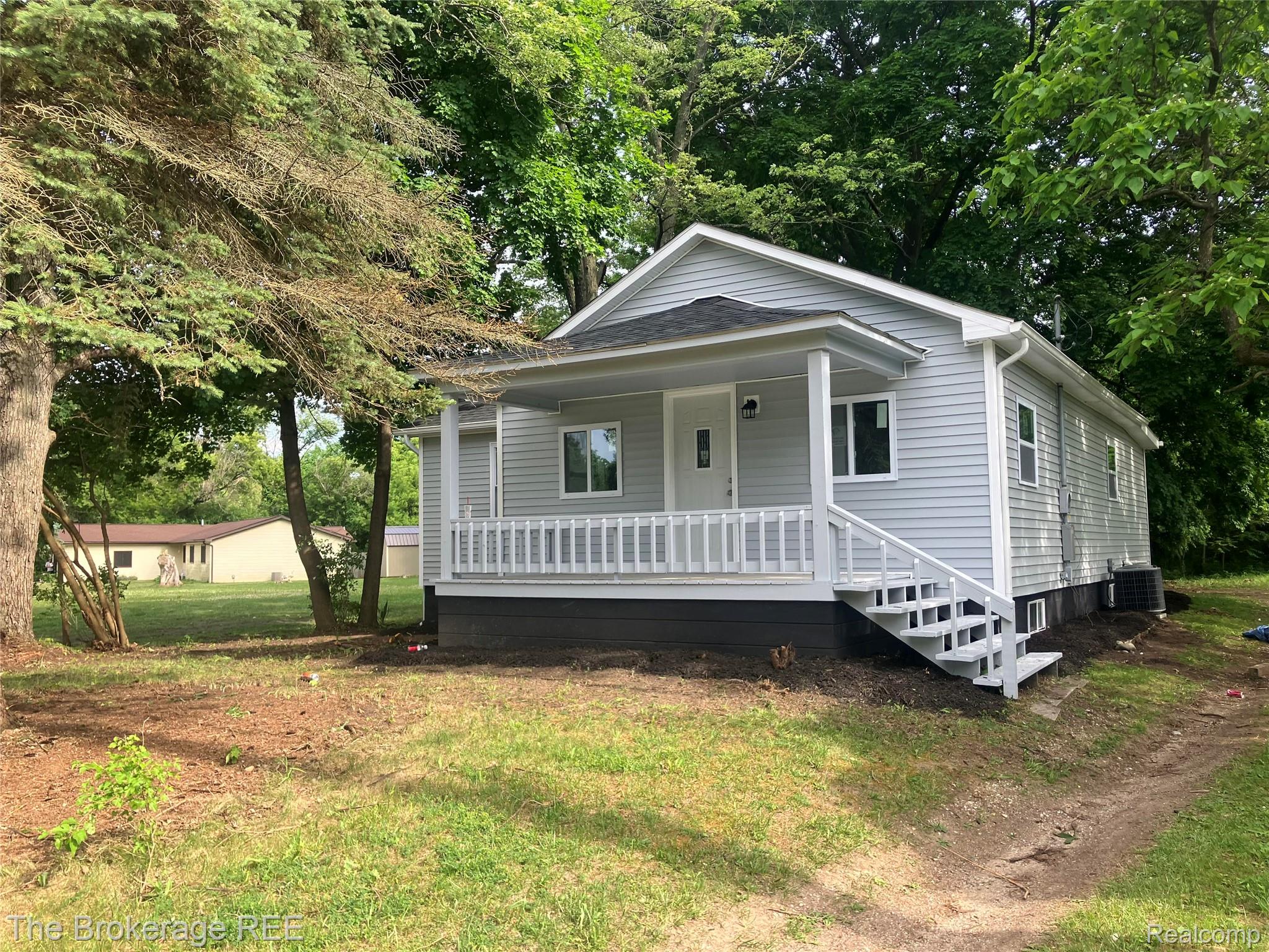 4249 Calkins Road Property Photo 1