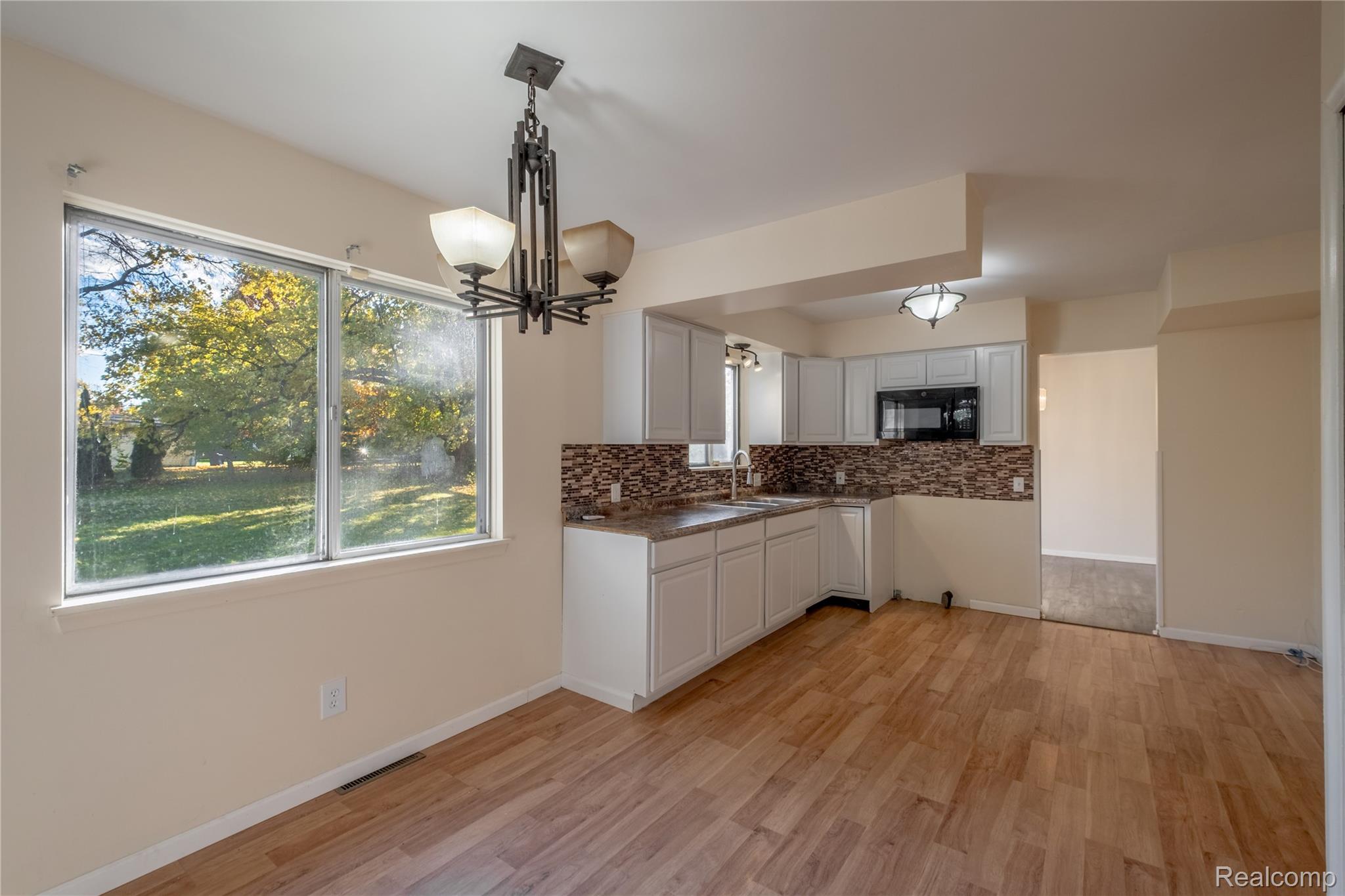 5297 Oaktree Drive Property Photo 4