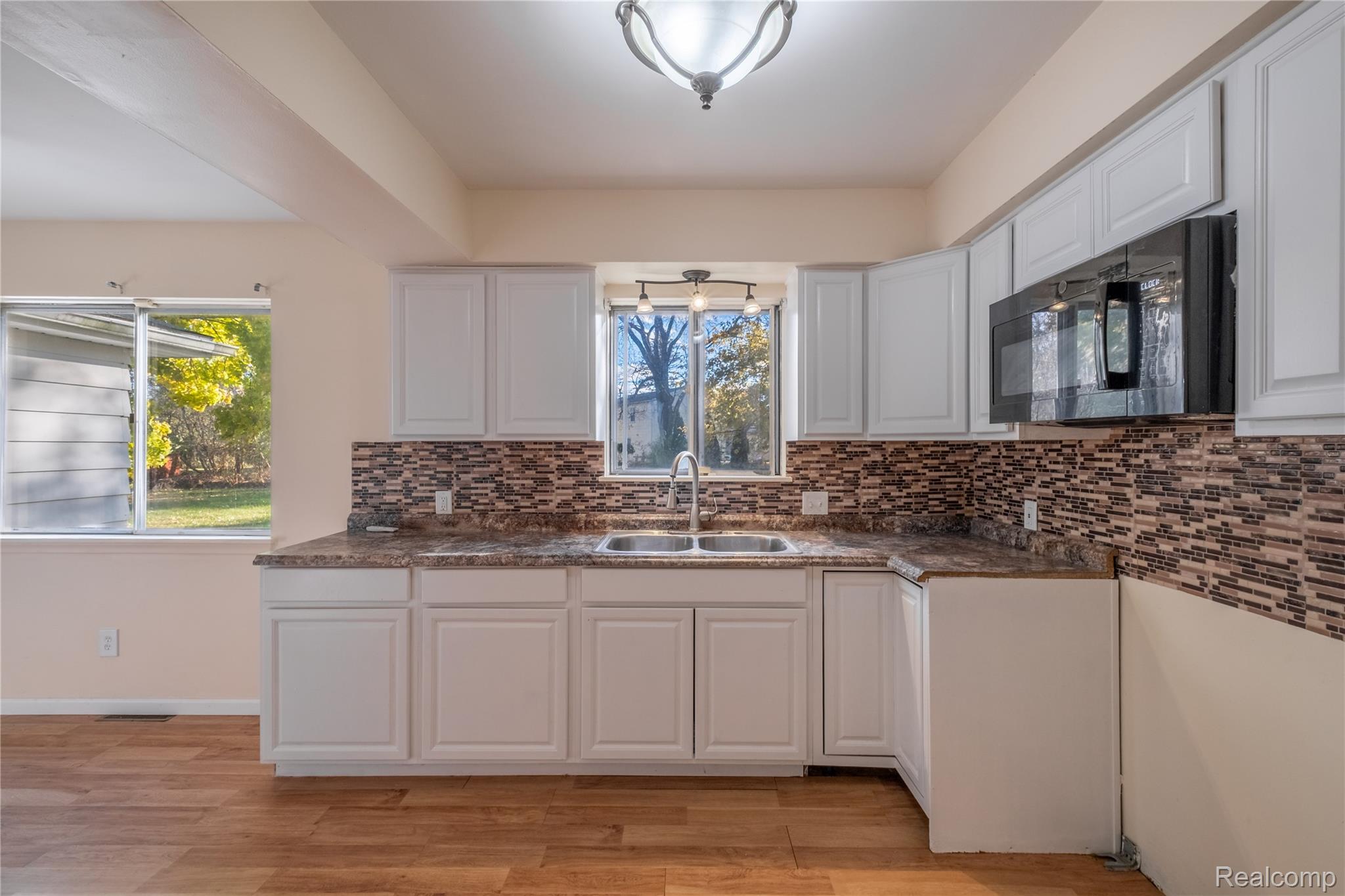 5297 Oaktree Drive Property Photo 6