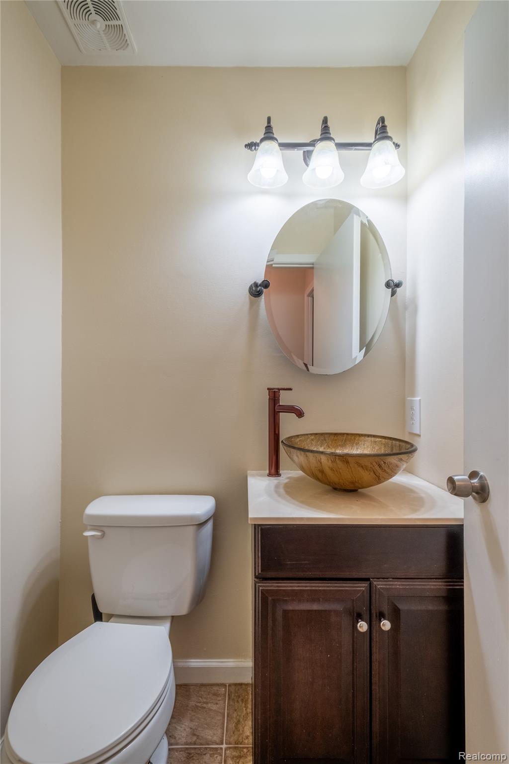 5297 Oaktree Drive Property Photo 7