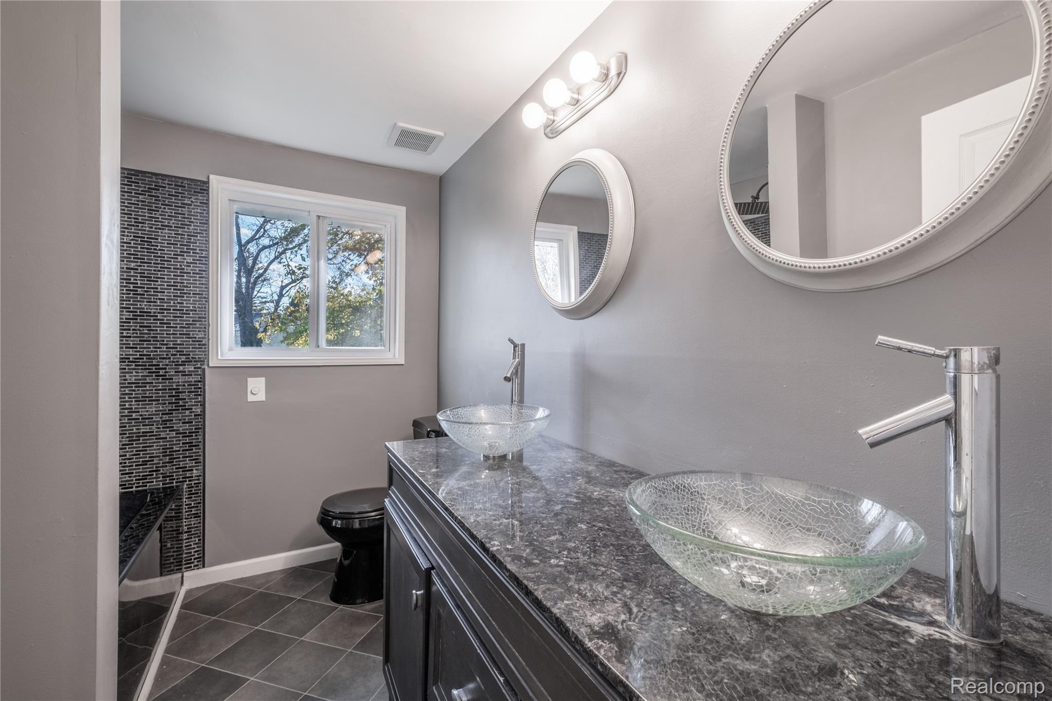 5297 Oaktree Drive Property Photo 11