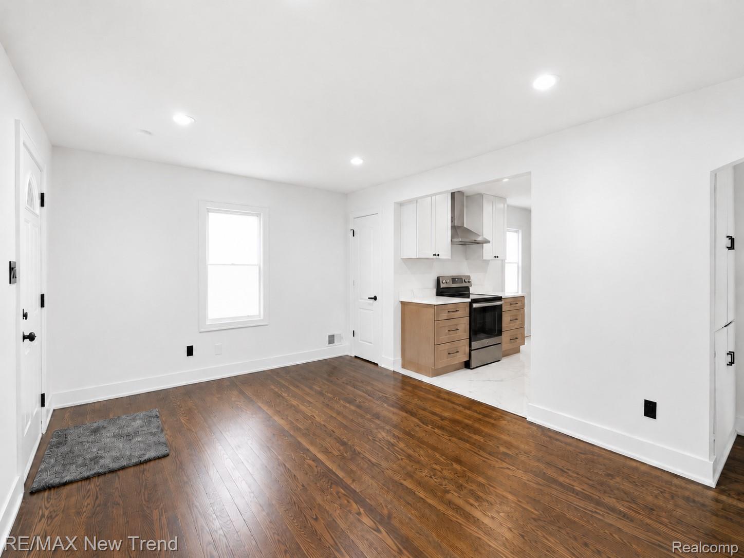 1512 E Maxlow Avenue Property Photo 5