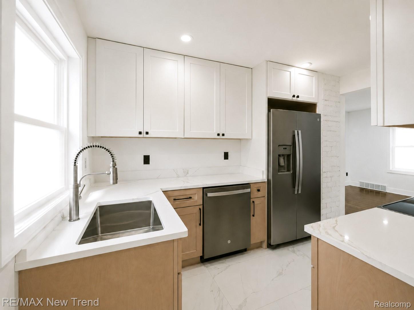 1512 E Maxlow Avenue Property Photo 9