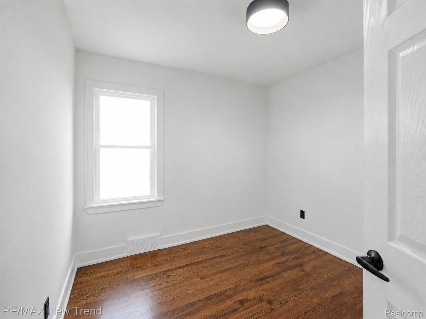 1512 E Maxlow Avenue Property Photo 19