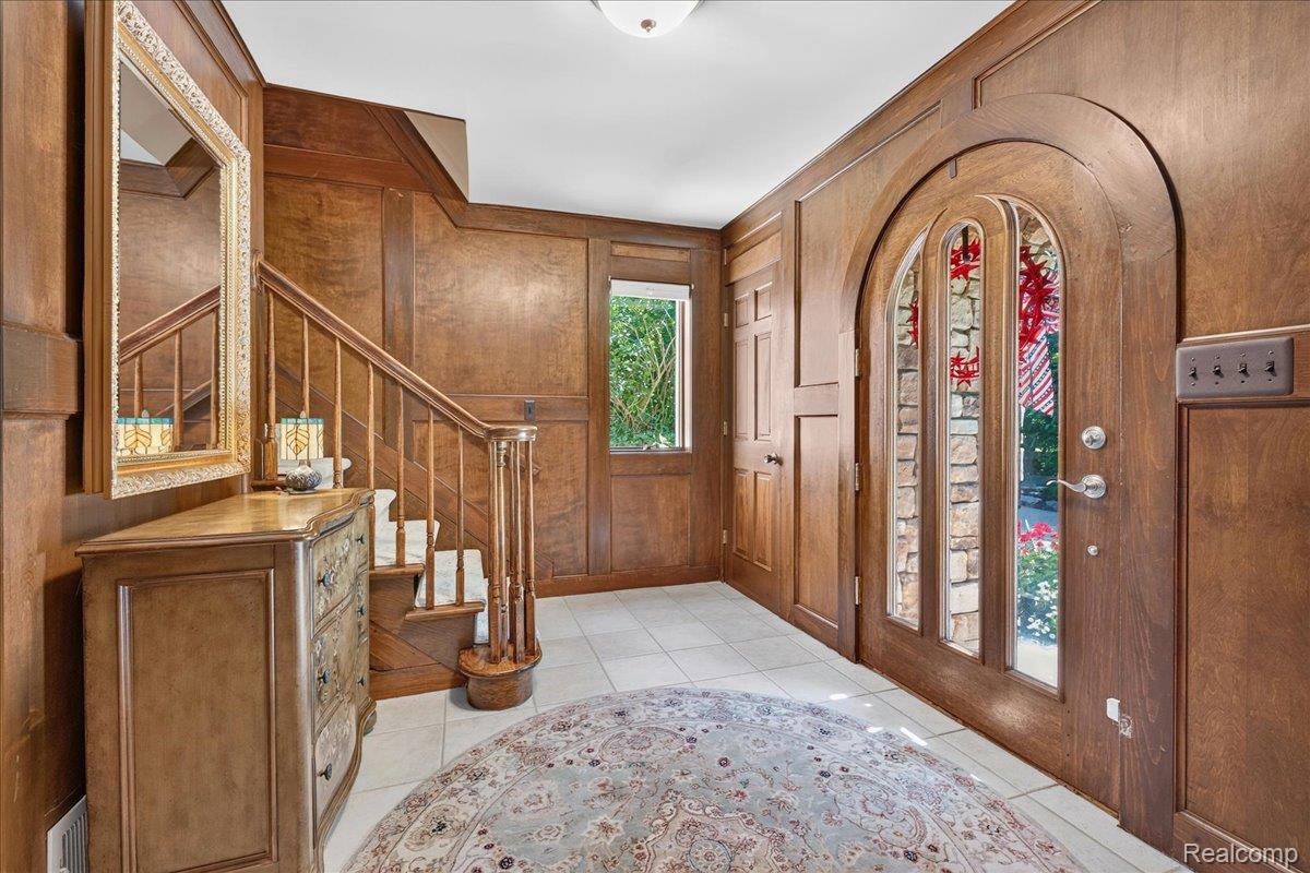 29498 E River Road Property Photo 4