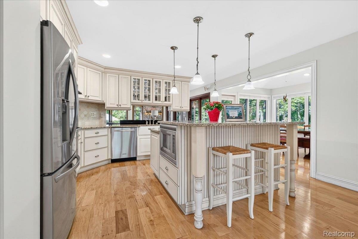 29498 E River Road Property Photo 12