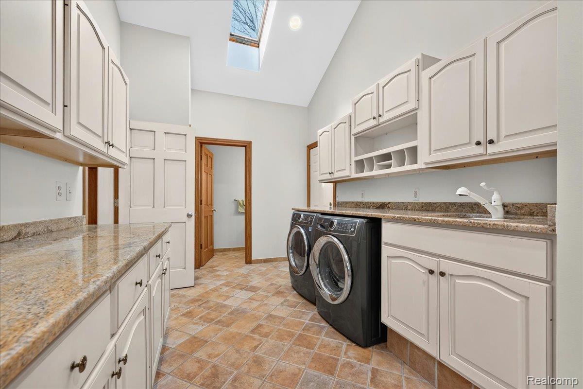 29498 E River Road Property Photo 17