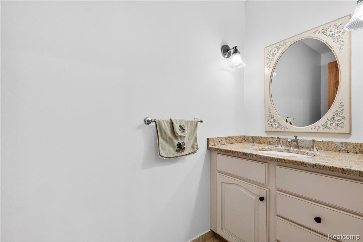 29498 E River Road Property Photo 18