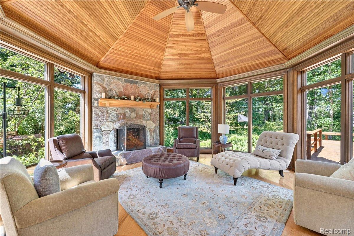 29498 E River Road Property Photo 25