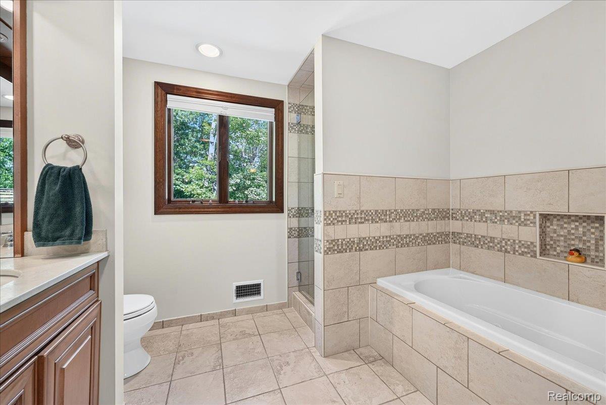 29498 E River Road Property Photo 34