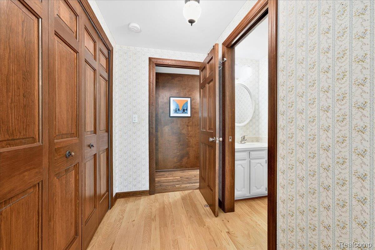 29498 E River Road Property Photo 37