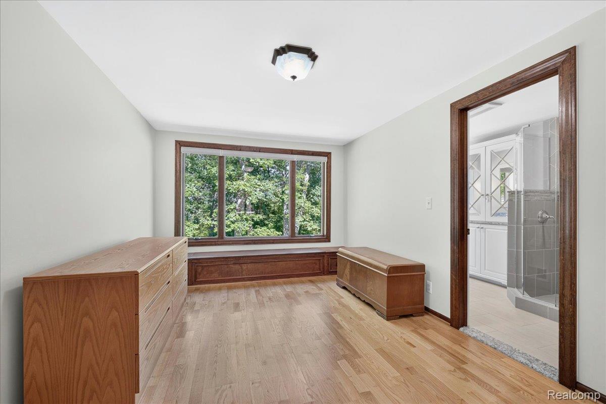 29498 E River Road Property Photo 40