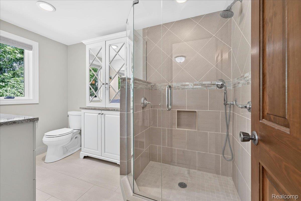 29498 E River Road Property Photo 41