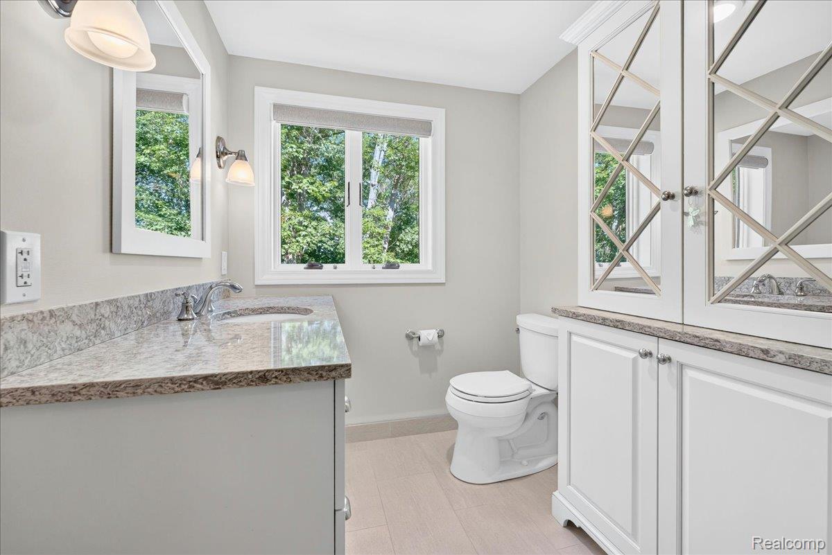 29498 E River Road Property Photo 42