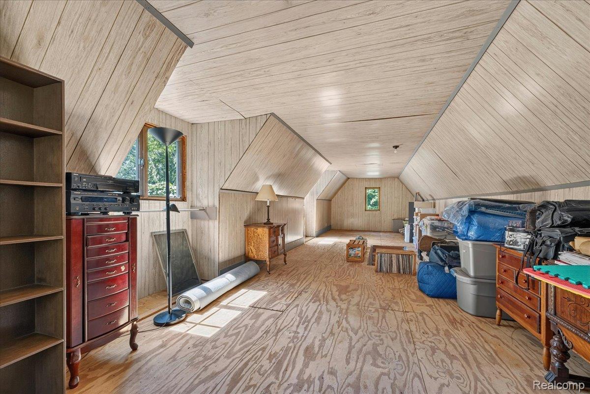 29498 E River Road Property Photo 45
