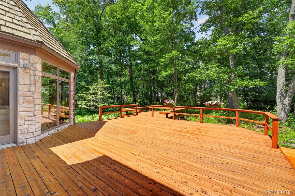 29498 E River Road Property Photo 47