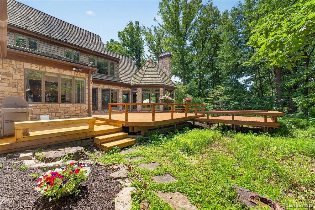 29498 E River Road Property Photo 49