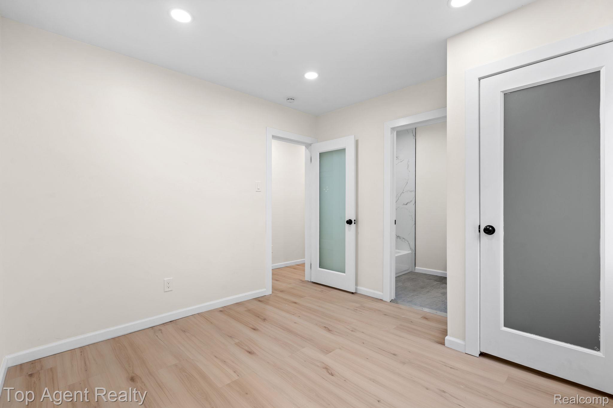 784 Barrington Road Property Photo 21