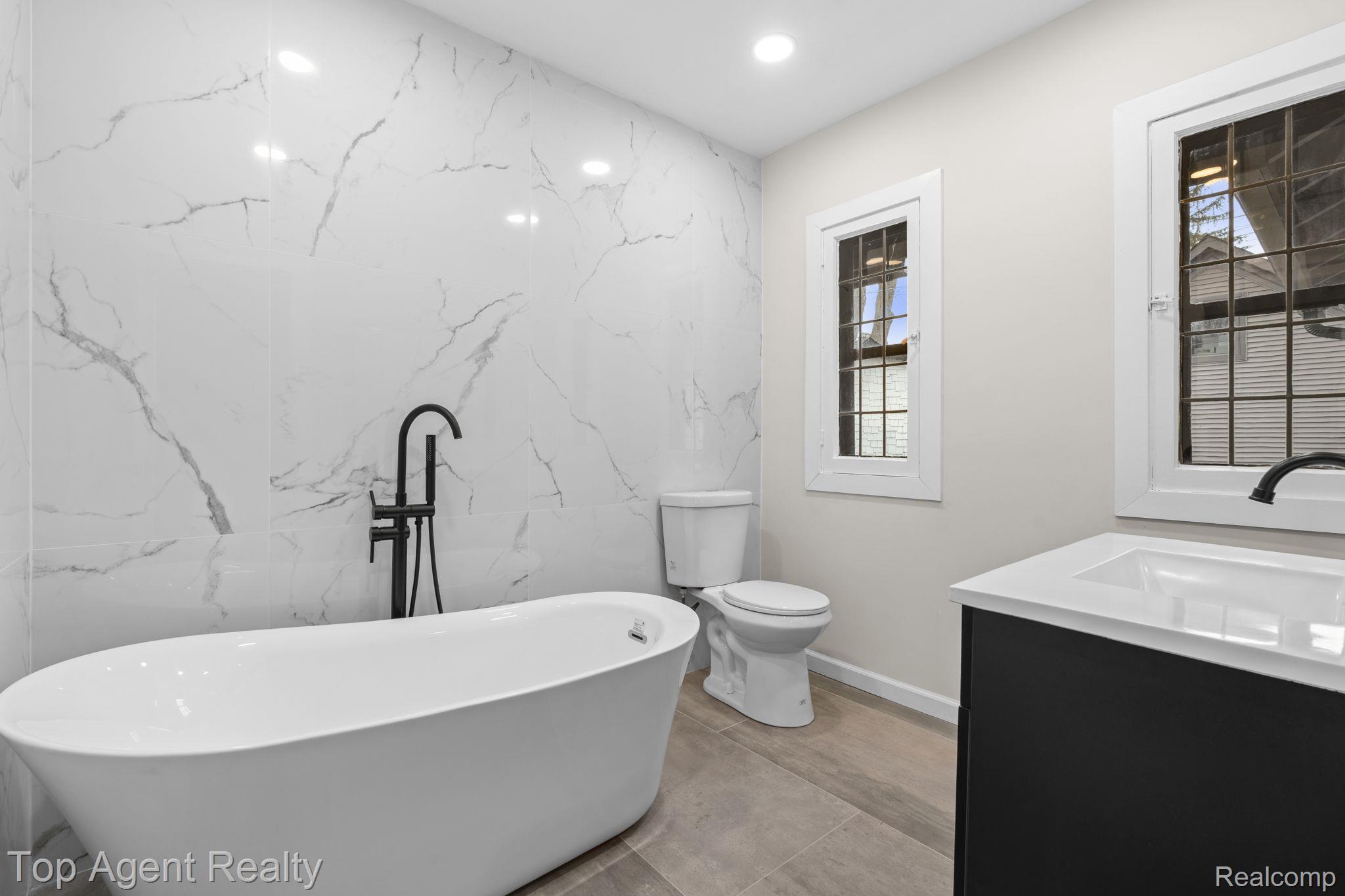 784 Barrington Road Property Photo 26