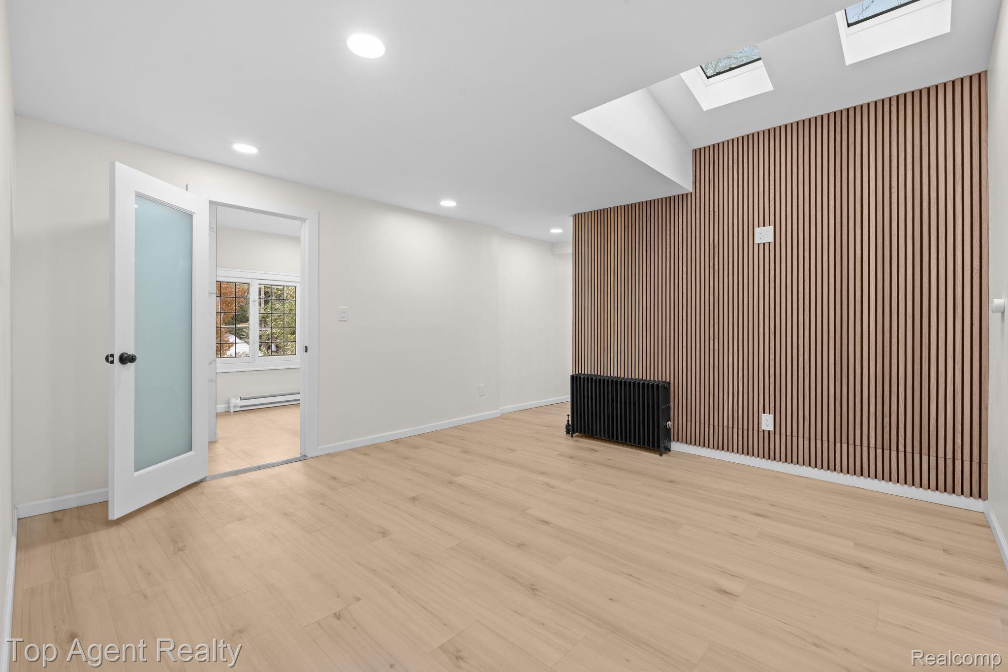 784 Barrington Road Property Photo 32