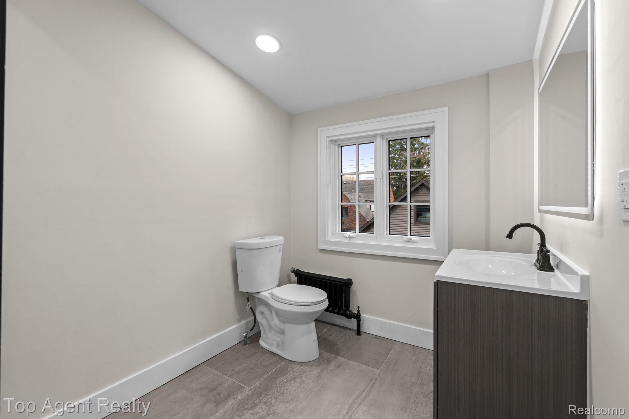 784 Barrington Road Property Photo 34