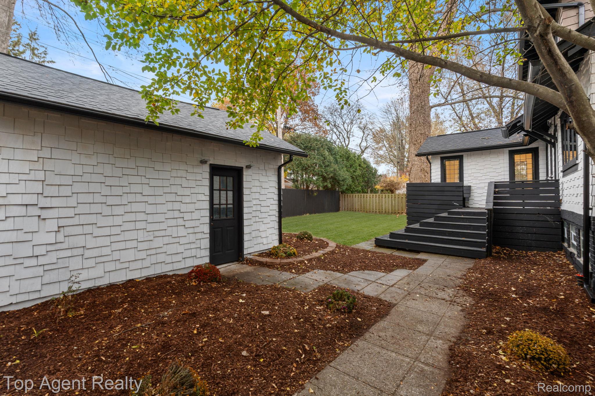 784 Barrington Road Property Photo 45