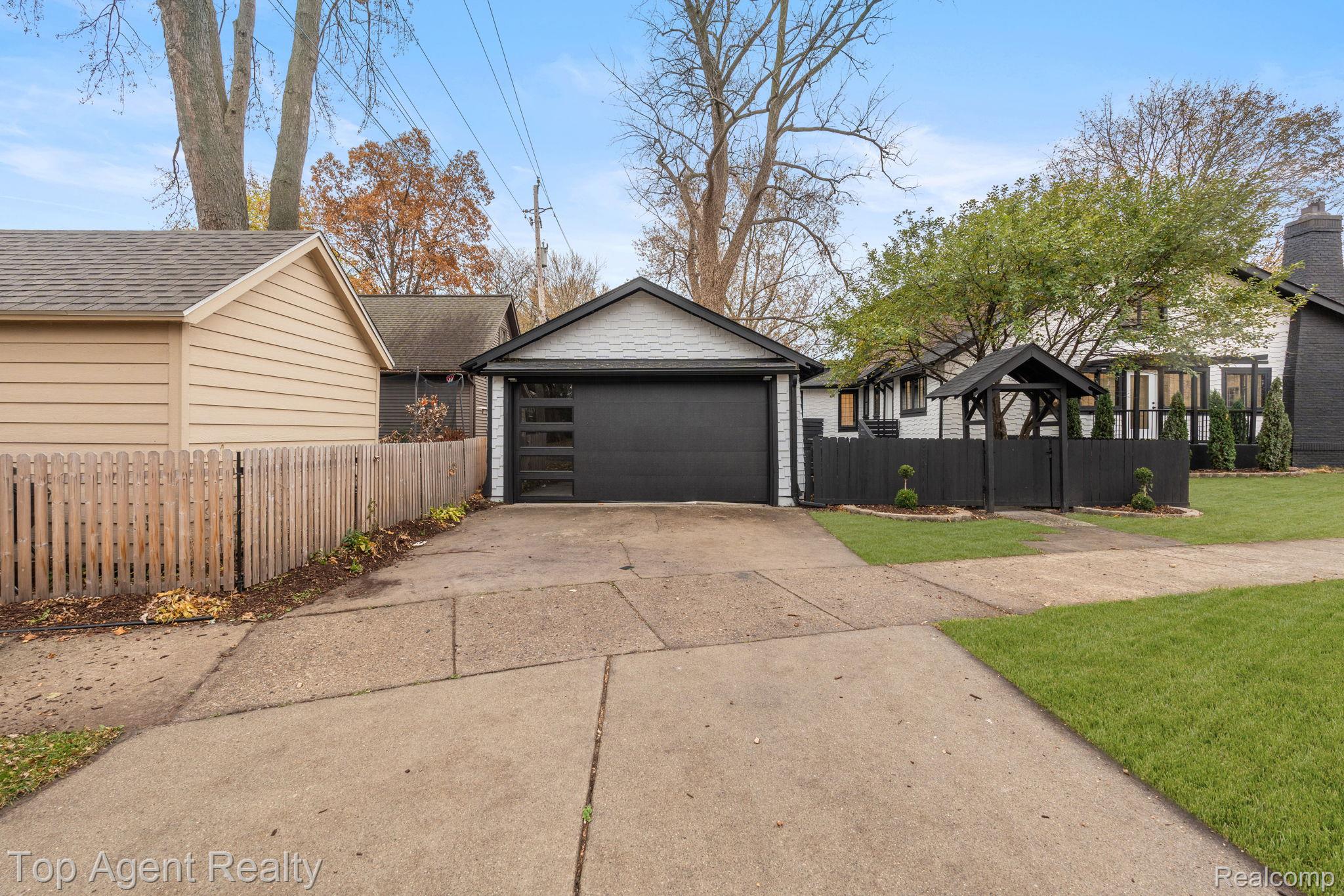 784 Barrington Road Property Photo 46