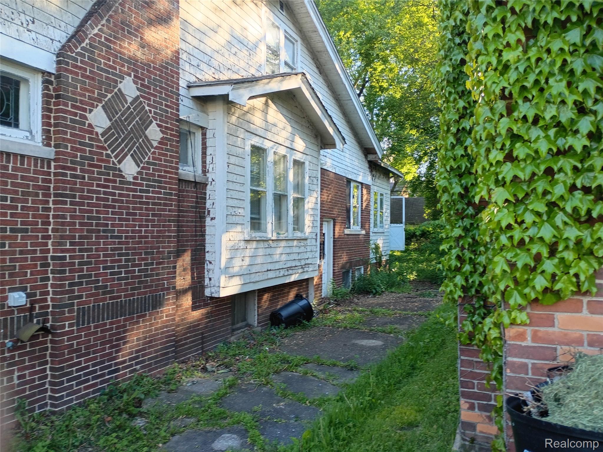 229 Chalmers Street Property Photo 10