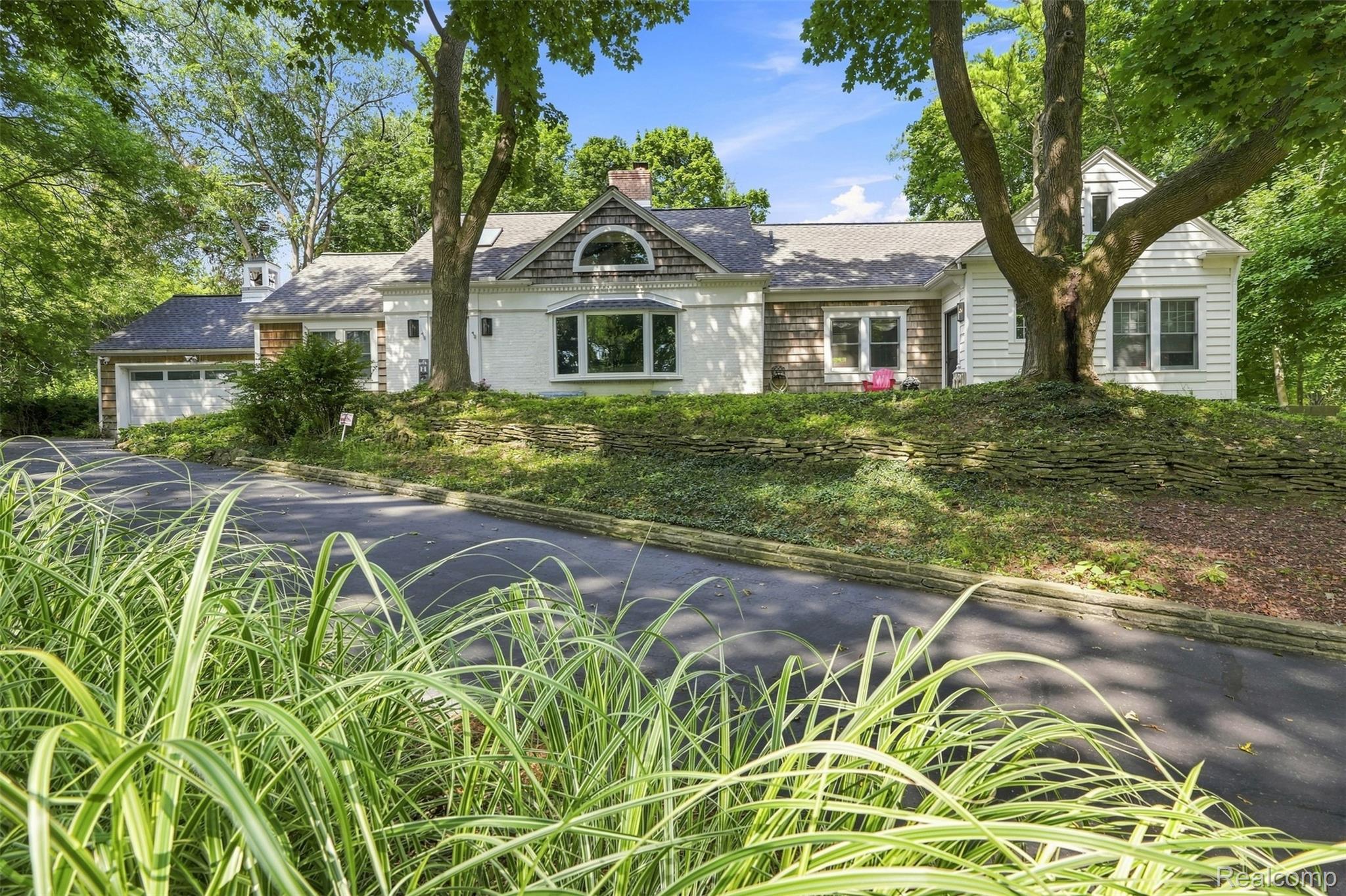 27310 Crestwood Drive Property Photo 1