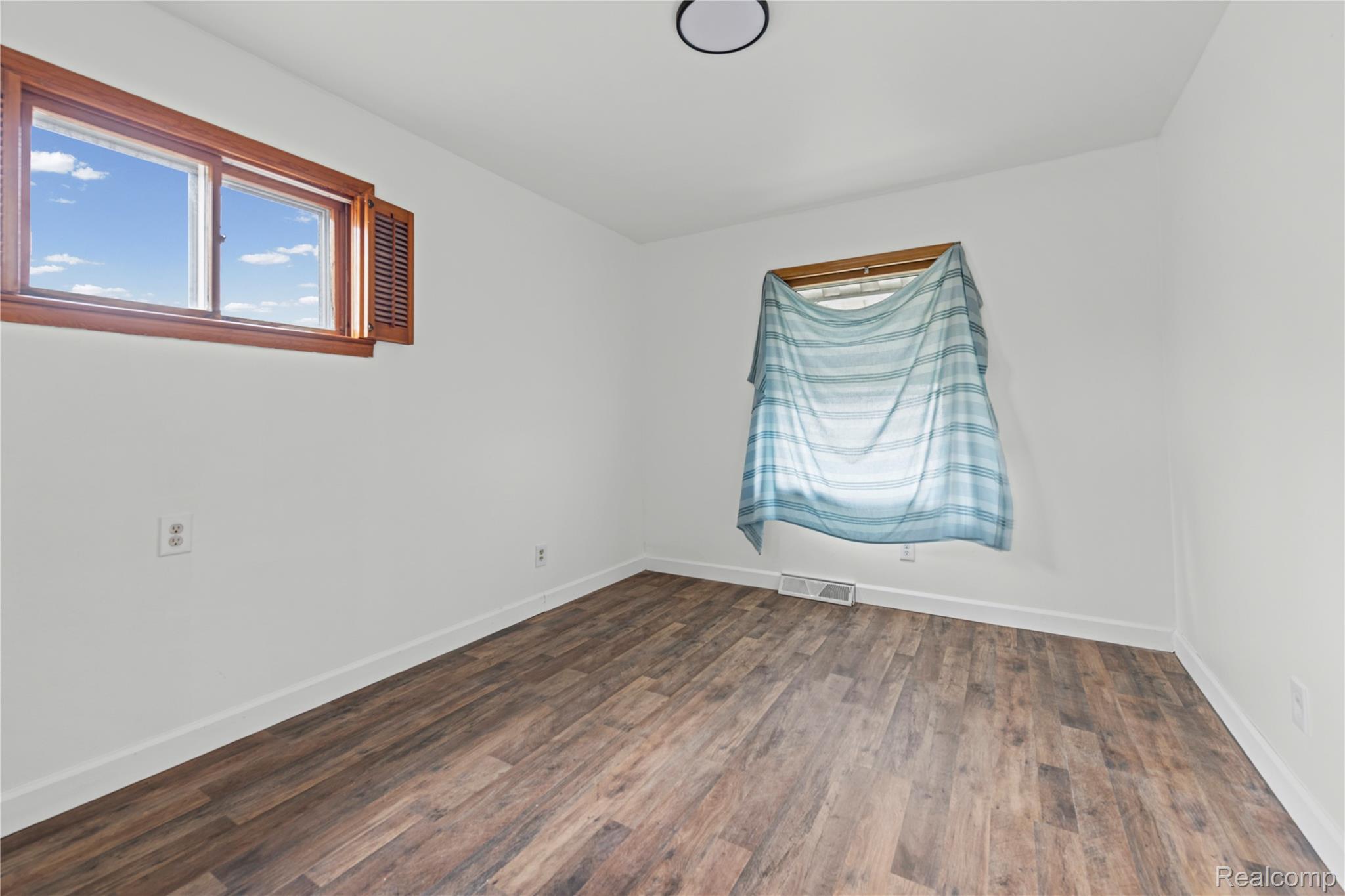 11033 Continental Avenue Property Photo 10
