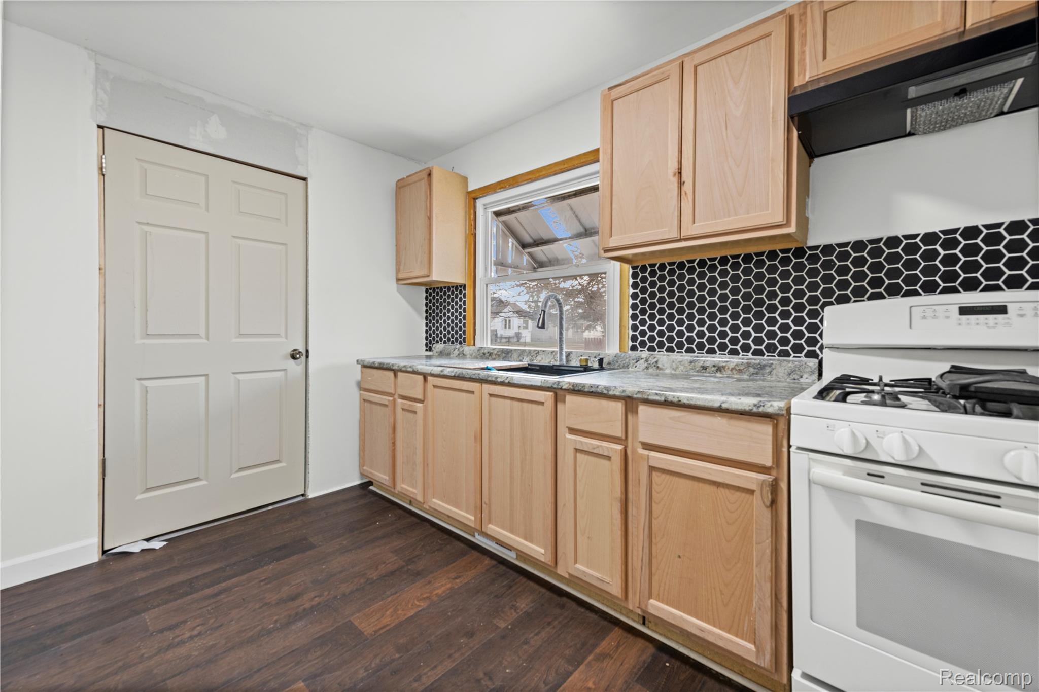 11033 Continental Avenue Property Photo 13