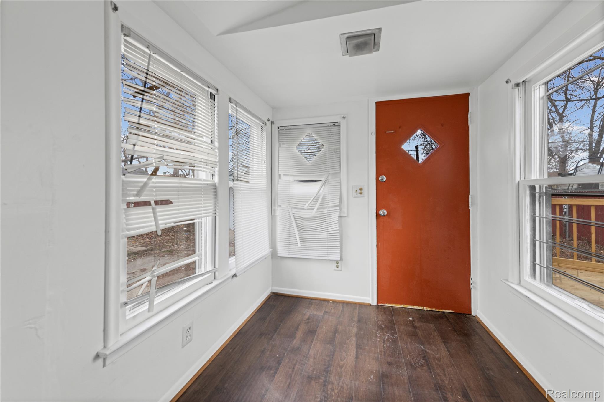 11033 Continental Avenue Property Photo 14