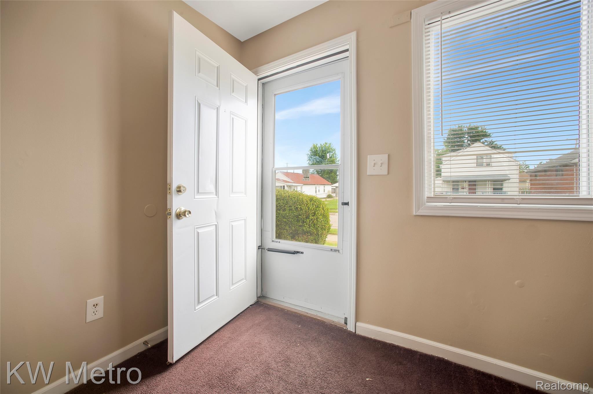 25335 Pinehurst Street Property Photo 3