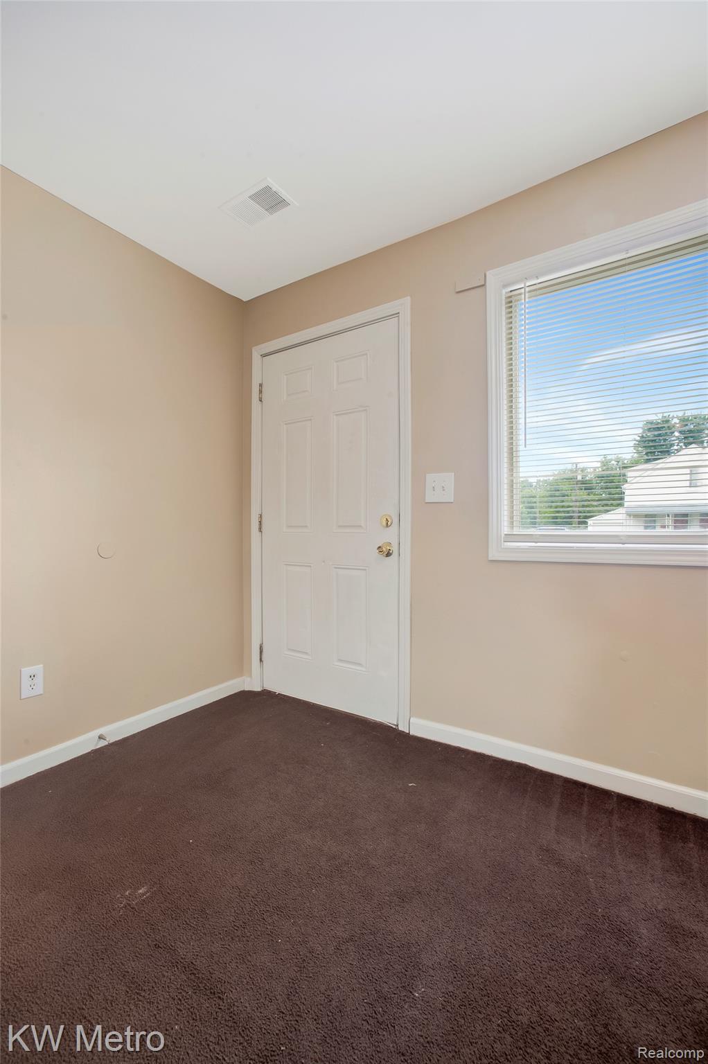 25335 Pinehurst Street Property Photo 4