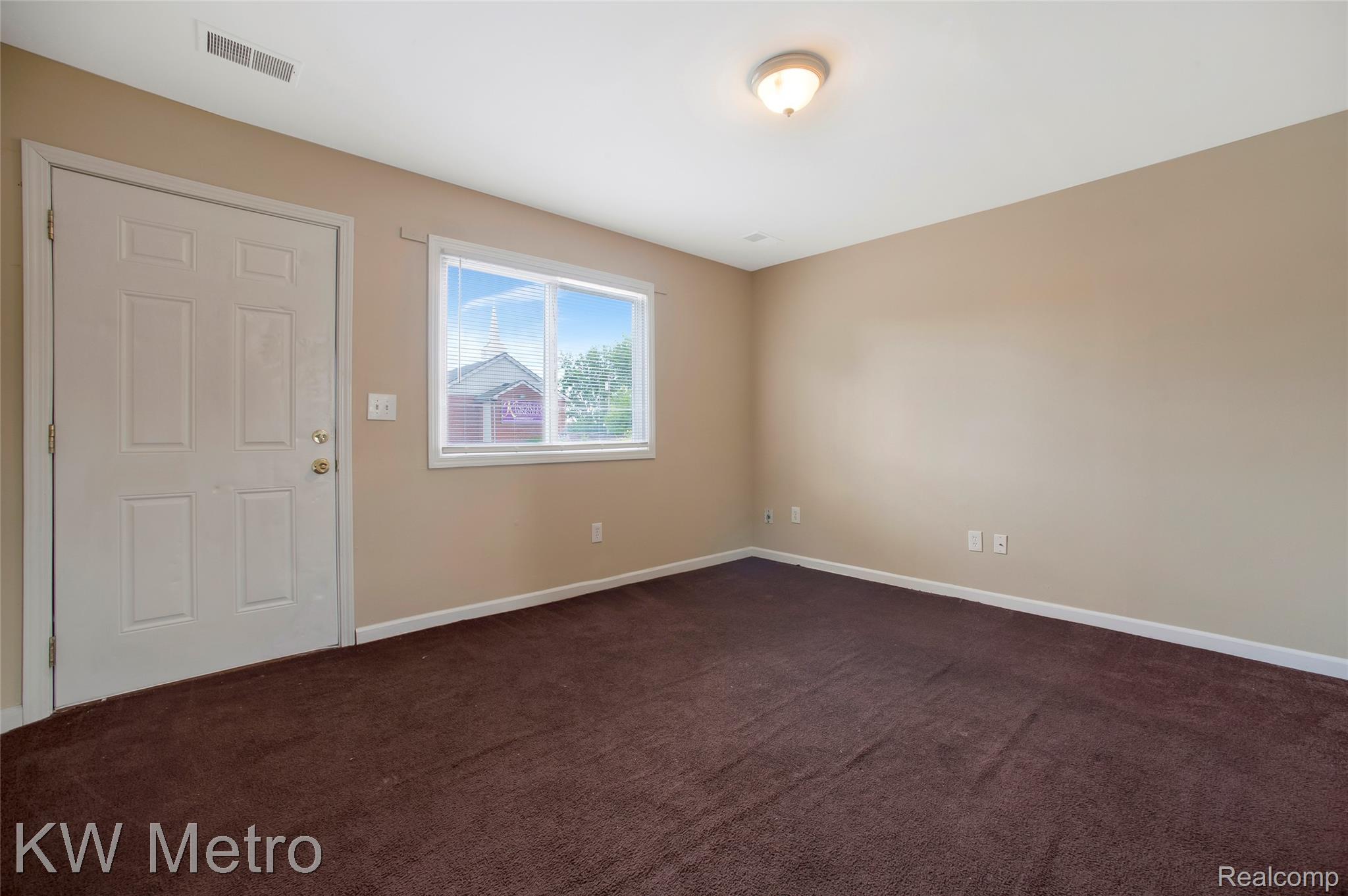 25335 Pinehurst Street Property Photo 6