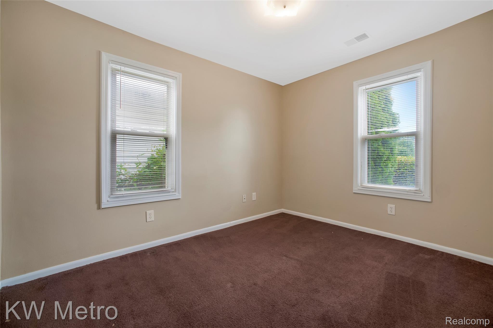 25335 Pinehurst Street Property Photo 7