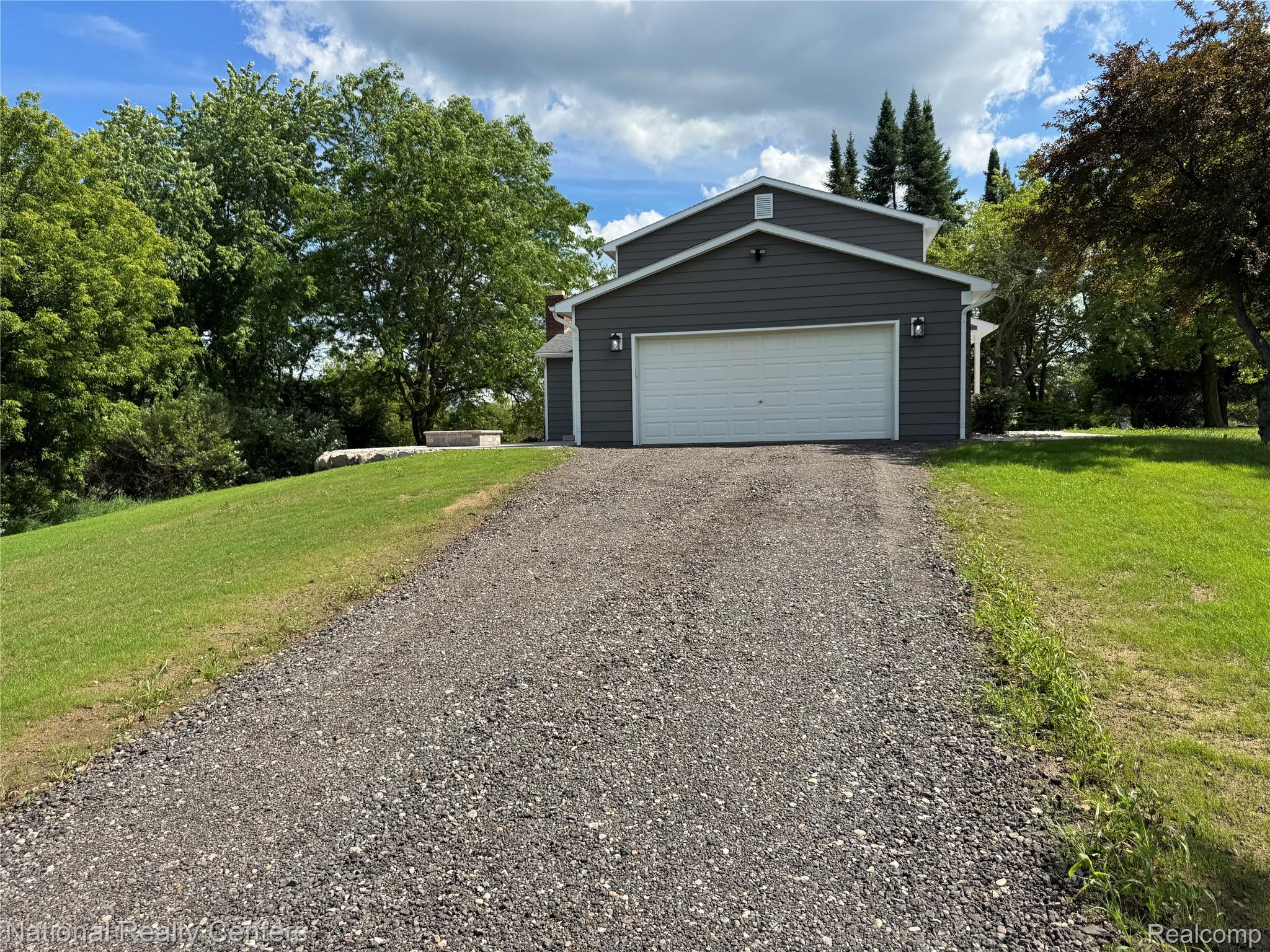 4109 Loves Creek Property Photo 6