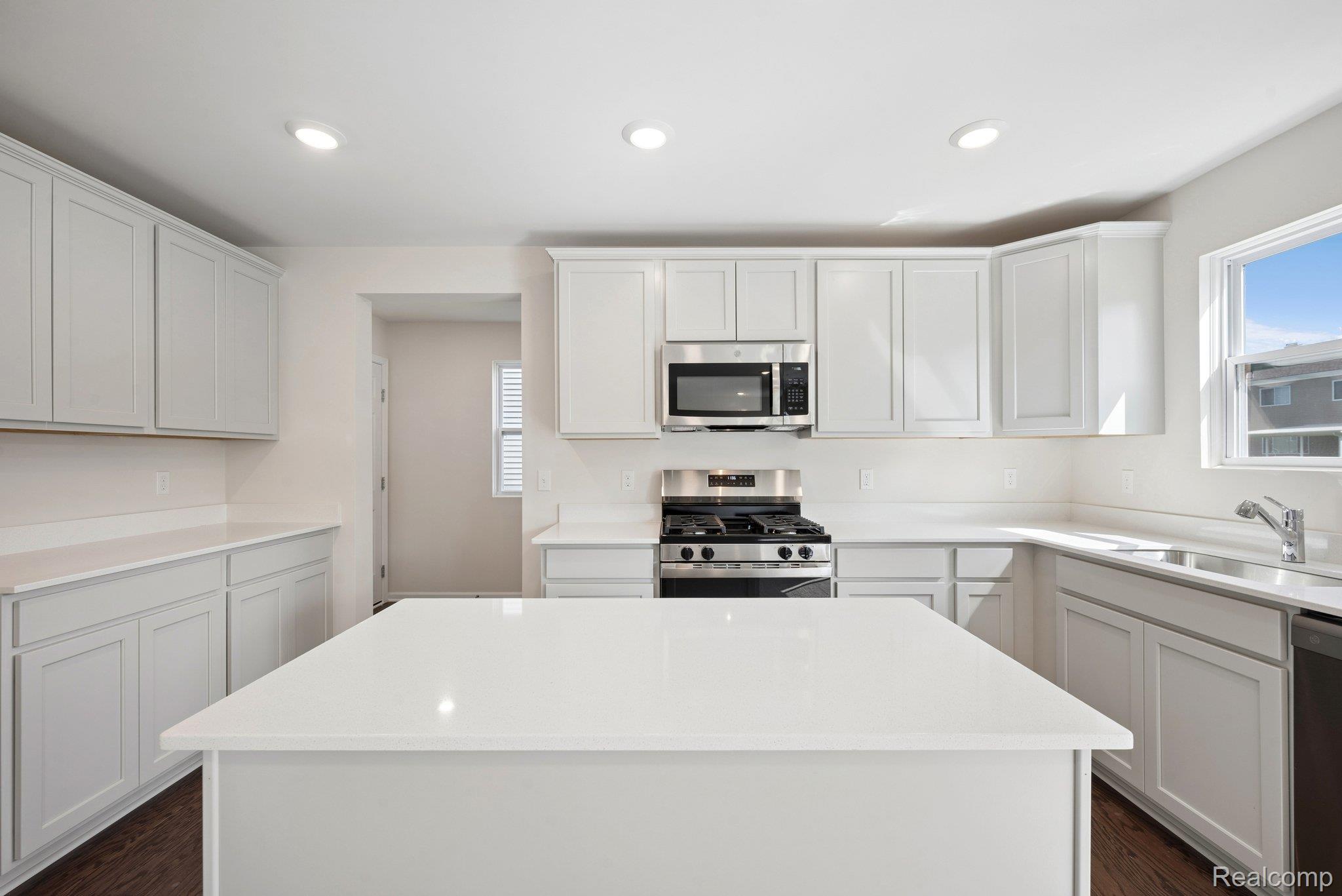 368 Edge Brook Drive Property Photo 3
