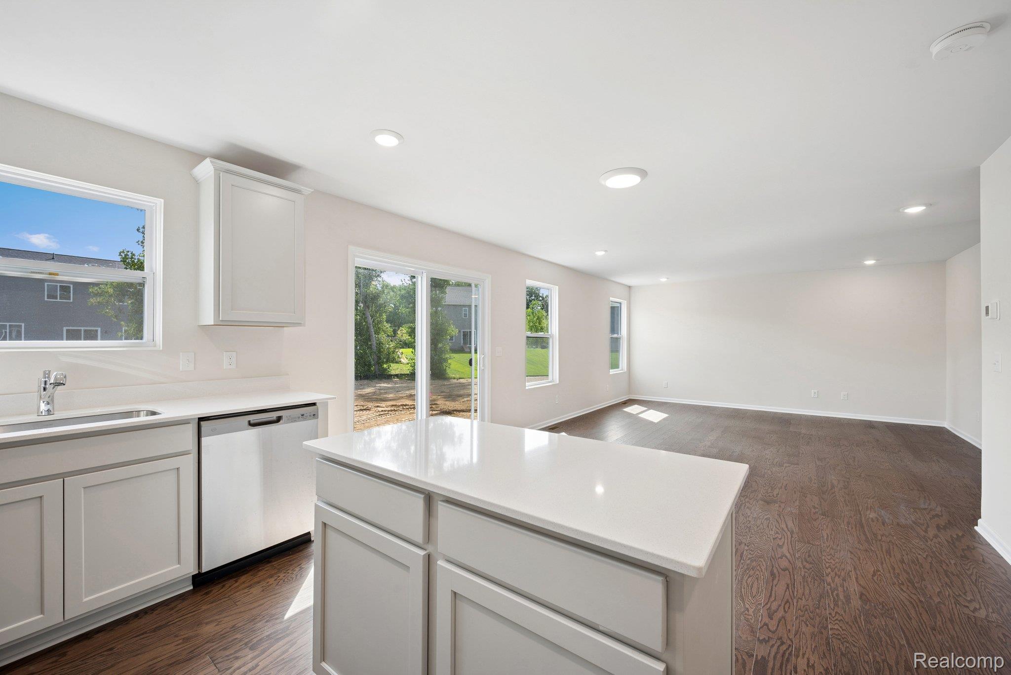 368 Edge Brook Drive Property Photo 7