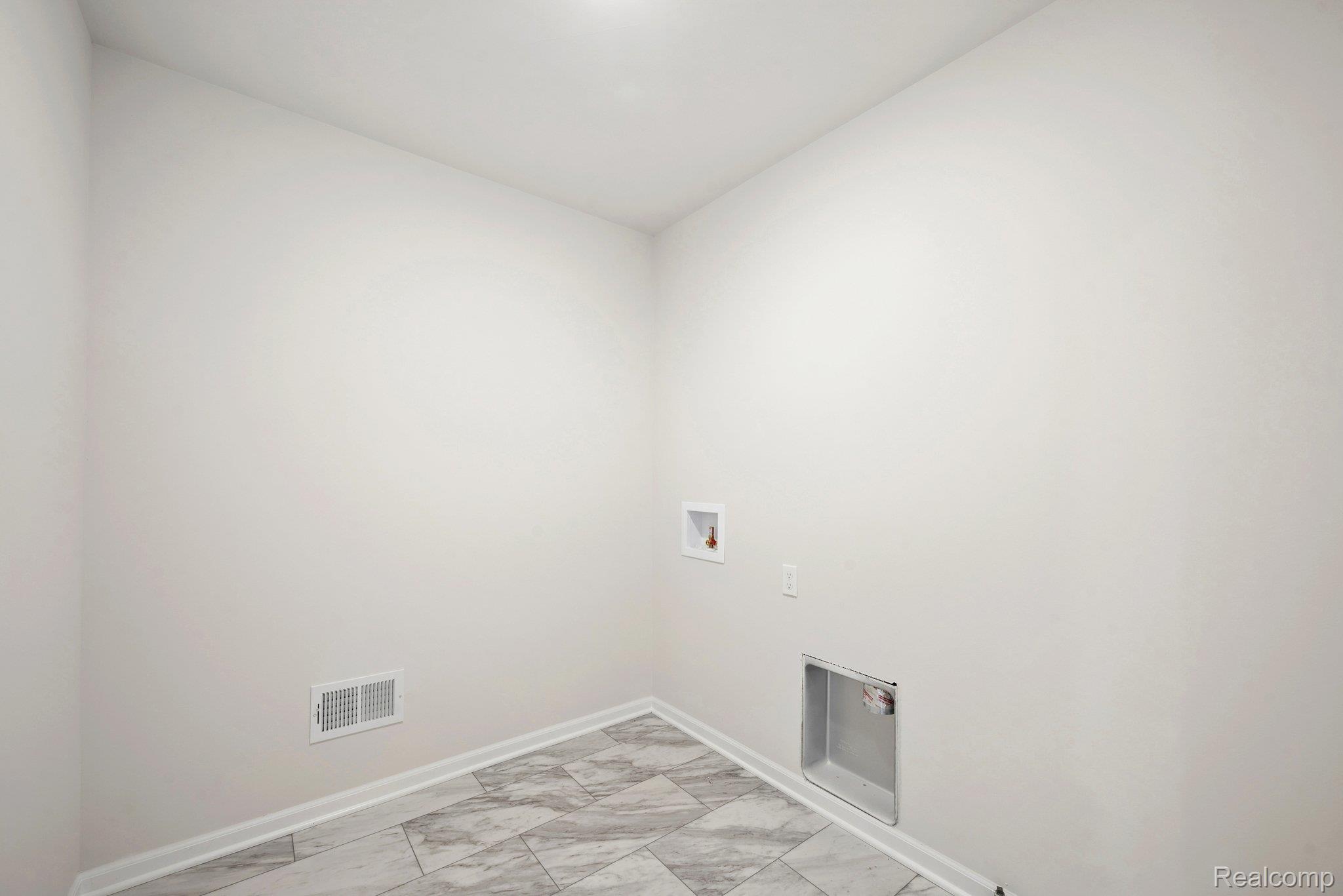 368 Edge Brook Drive Property Photo 22