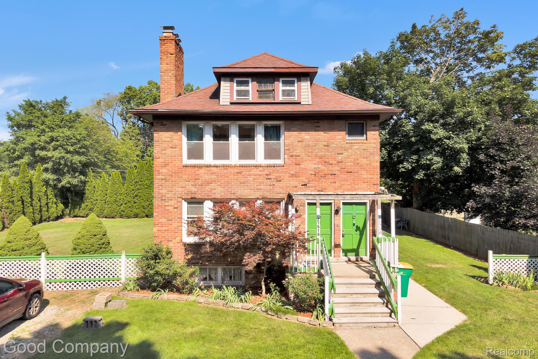 21516 Oxford Avenue Property Photo 1