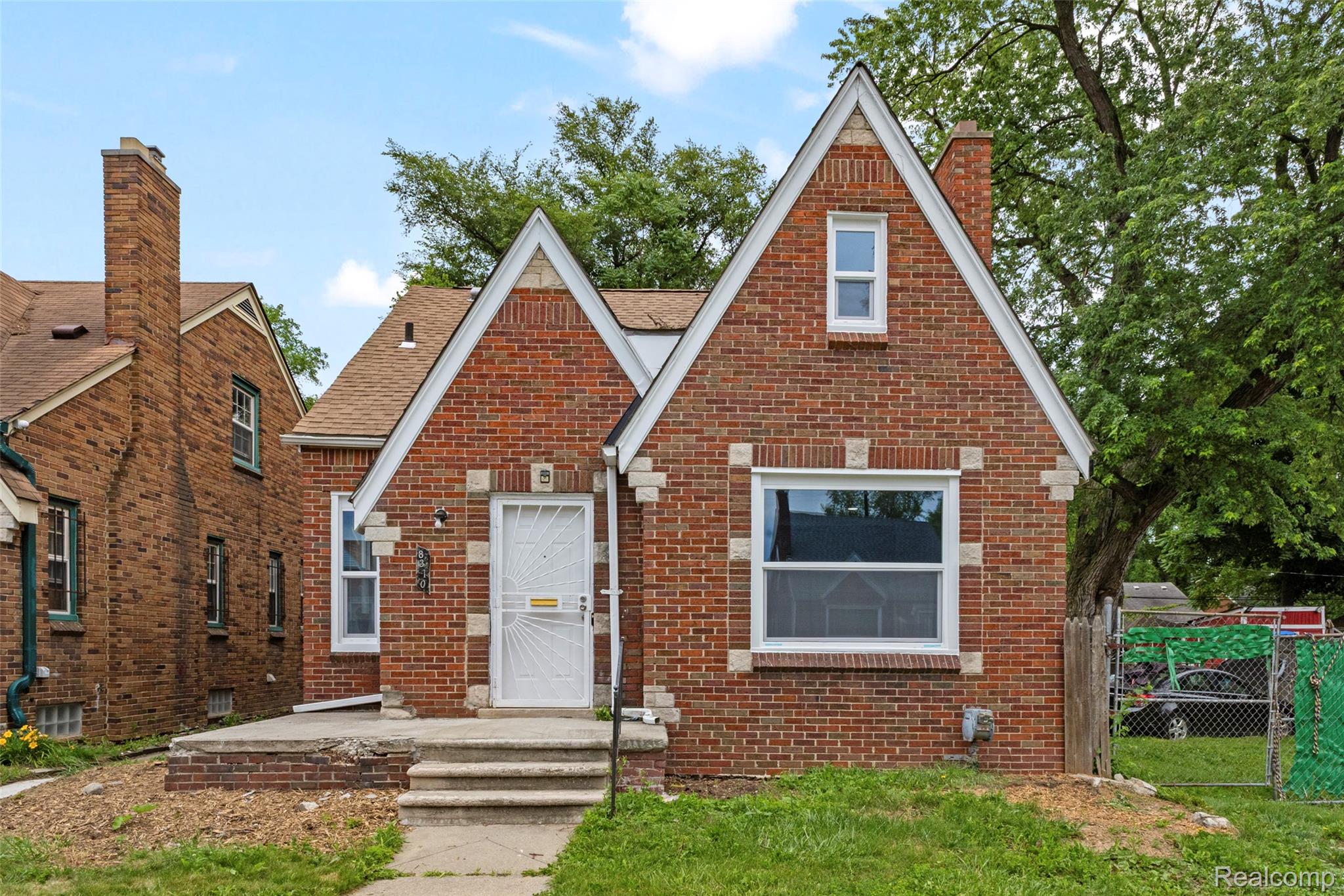 8310 Whitcomb Street Property Photo 2