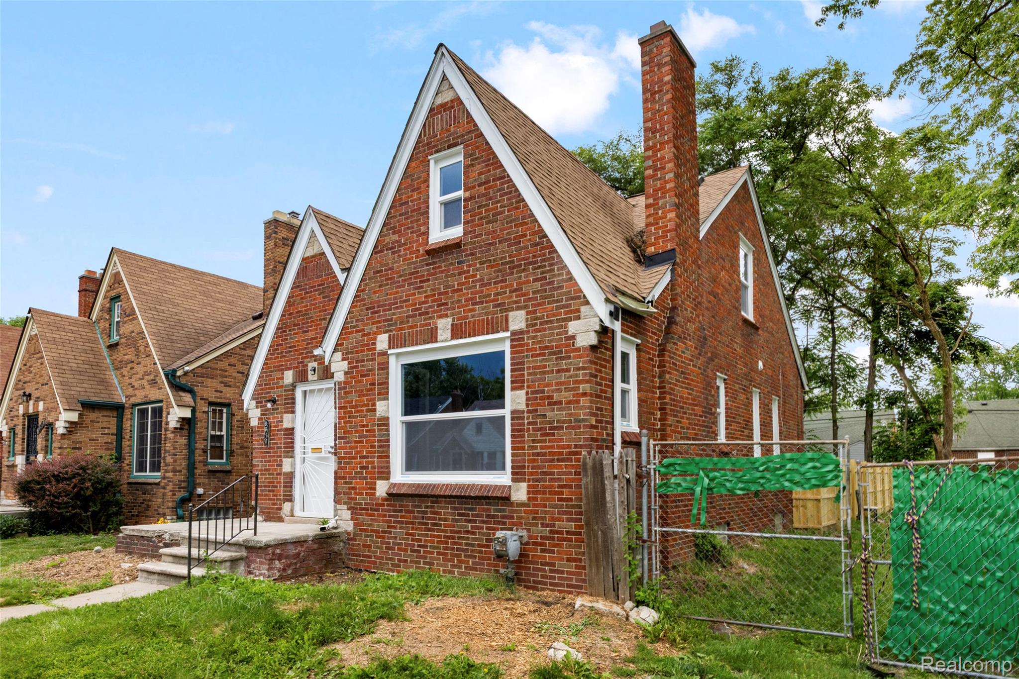 8310 Whitcomb Street Property Photo 4