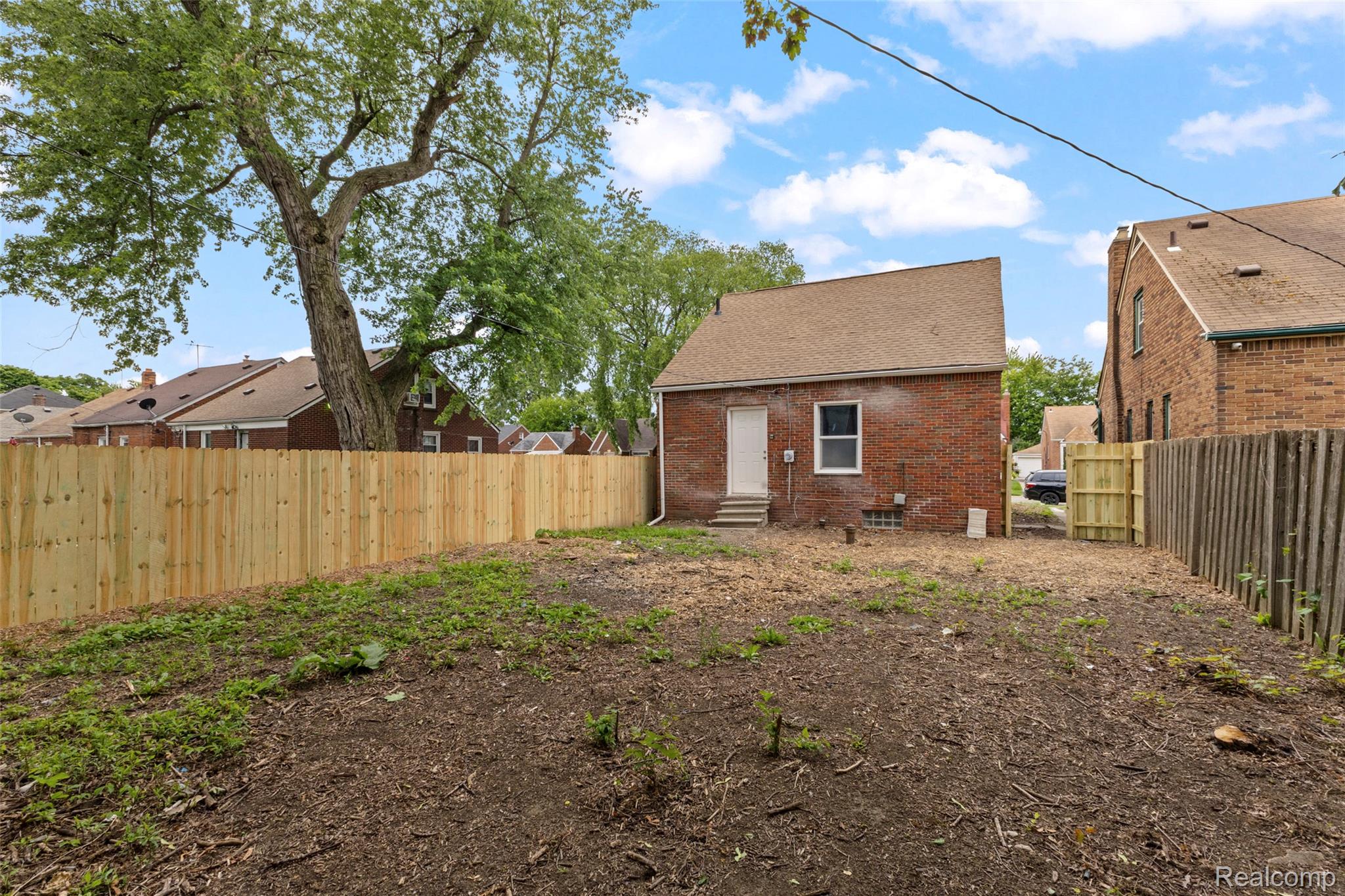 8310 Whitcomb Street Property Photo 6