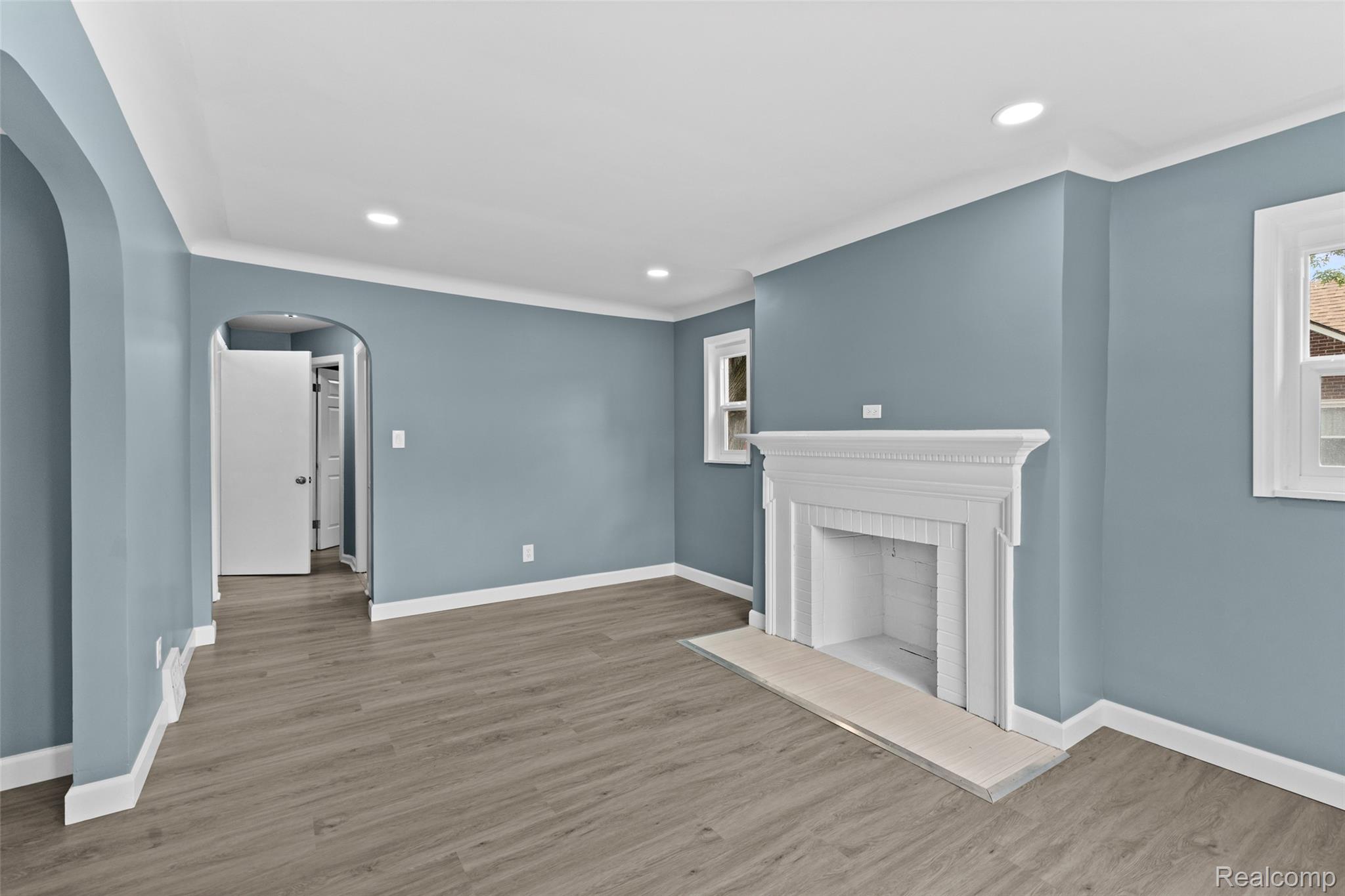 8310 Whitcomb Street Property Photo 8