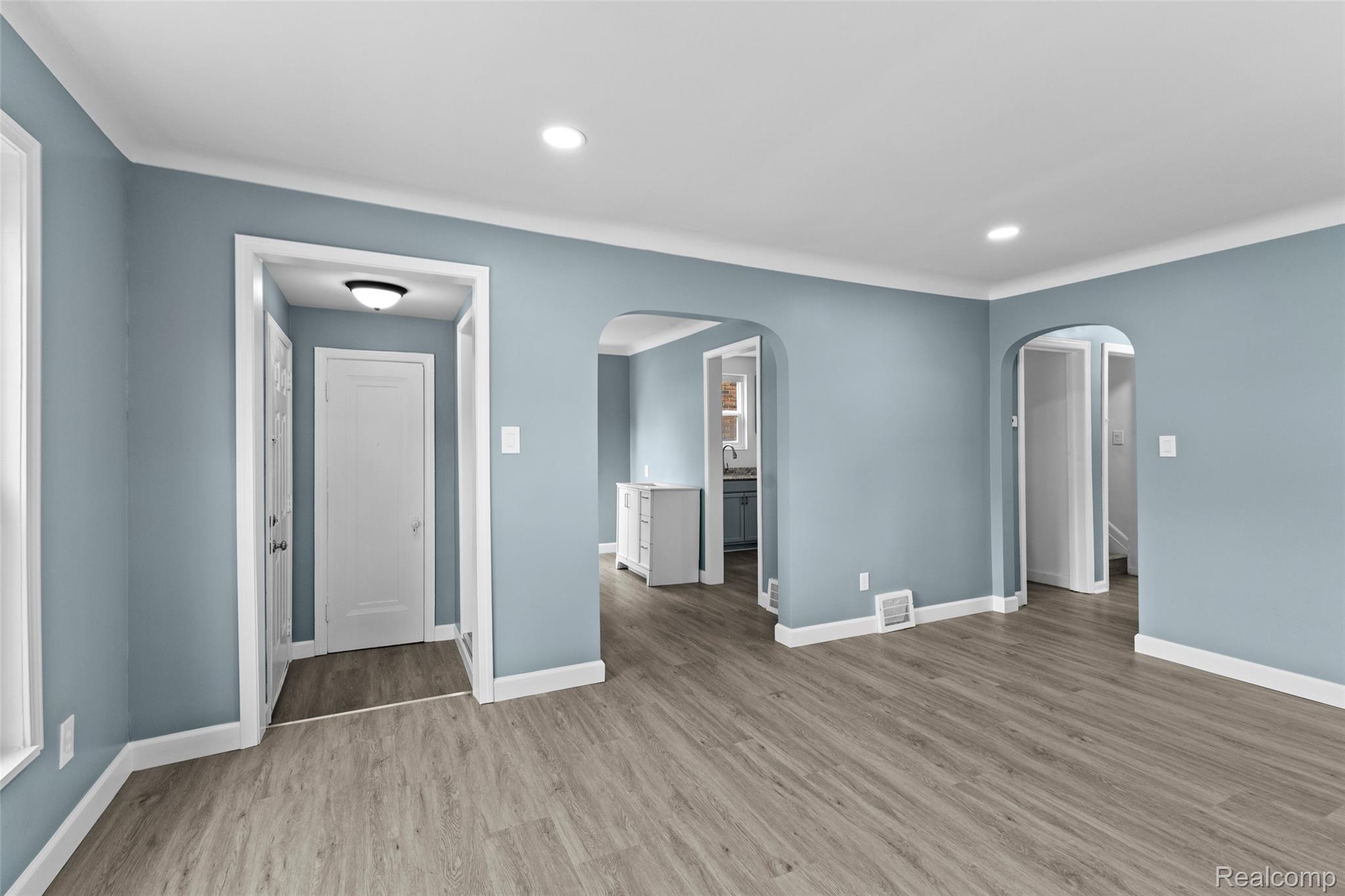 8310 Whitcomb Street Property Photo 10