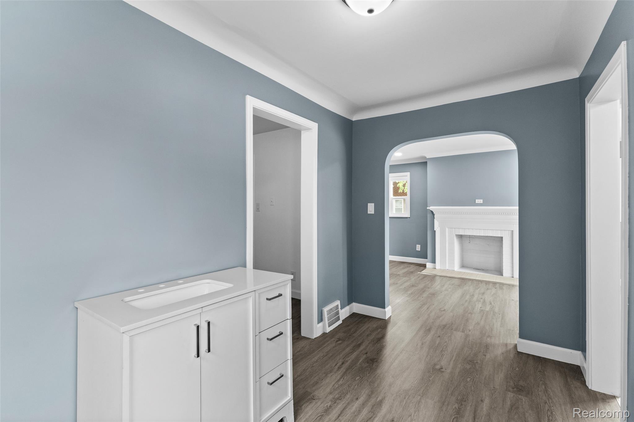 8310 Whitcomb Street Property Photo 12