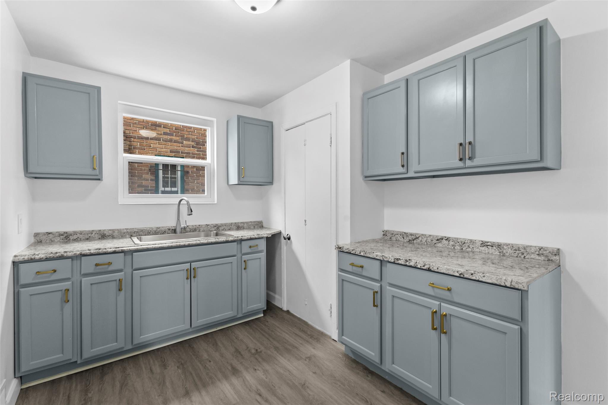 8310 Whitcomb Street Property Photo 13